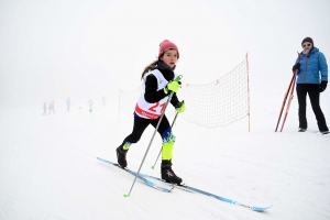 Les skieurs bravent le brouillard aux championnats de ski de fond aux Estables