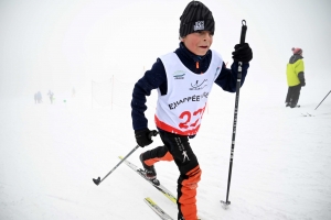 Les skieurs bravent le brouillard aux championnats de ski de fond aux Estables