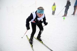 Les skieurs bravent le brouillard aux championnats de ski de fond aux Estables