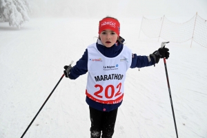 Les skieurs bravent le brouillard aux championnats de ski de fond aux Estables