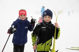 Les skieurs bravent le brouillard aux championnats de ski de fond aux Estables