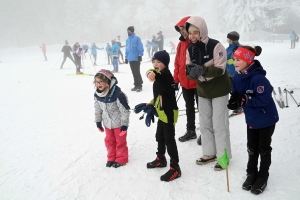 Les skieurs bravent le brouillard aux championnats de ski de fond aux Estables