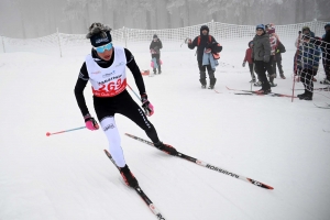 Les skieurs bravent le brouillard aux championnats de ski de fond aux Estables