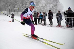 Les skieurs bravent le brouillard aux championnats de ski de fond aux Estables