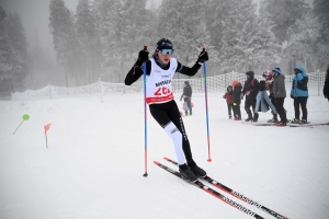 Les skieurs bravent le brouillard aux championnats de ski de fond aux Estables