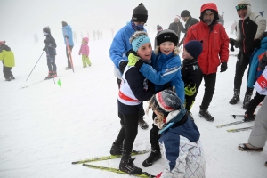 Les skieurs bravent le brouillard aux championnats de ski de fond aux Estables