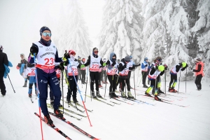 Les skieurs bravent le brouillard aux championnats de ski de fond aux Estables