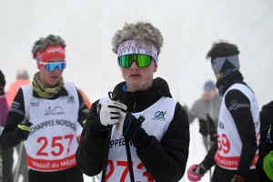 Les skieurs bravent le brouillard aux championnats de ski de fond aux Estables