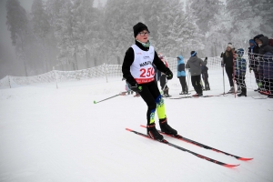 Les skieurs bravent le brouillard aux championnats de ski de fond aux Estables