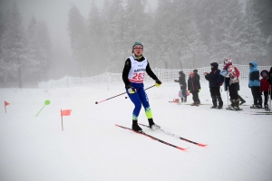 Les skieurs bravent le brouillard aux championnats de ski de fond aux Estables