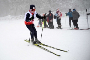 Les skieurs bravent le brouillard aux championnats de ski de fond aux Estables