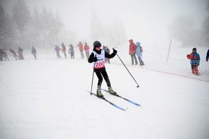 Les skieurs bravent le brouillard aux championnats de ski de fond aux Estables