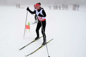 Les skieurs bravent le brouillard aux championnats de ski de fond aux Estables