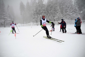 Les skieurs bravent le brouillard aux championnats de ski de fond aux Estables