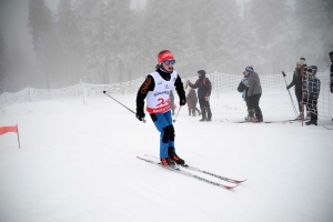 Les skieurs bravent le brouillard aux championnats de ski de fond aux Estables