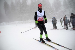 Les skieurs bravent le brouillard aux championnats de ski de fond aux Estables