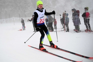 Les skieurs bravent le brouillard aux championnats de ski de fond aux Estables