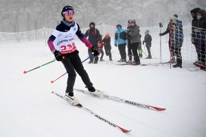 Les skieurs bravent le brouillard aux championnats de ski de fond aux Estables