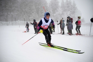 Les skieurs bravent le brouillard aux championnats de ski de fond aux Estables