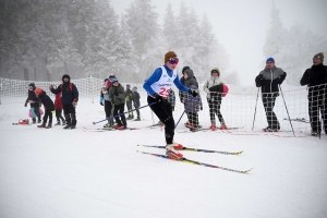 Les skieurs bravent le brouillard aux championnats de ski de fond aux Estables