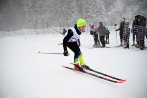 Les skieurs bravent le brouillard aux championnats de ski de fond aux Estables