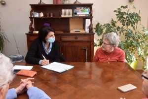 Une séance chaque semaine de stimulation cognitive avec Julie Arsac, assistante en soin gérontologie