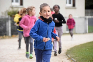 Yssingeaux : les 270 élèves de l&#039;école élémentaire publique à la course des droits de l&#039;enfant