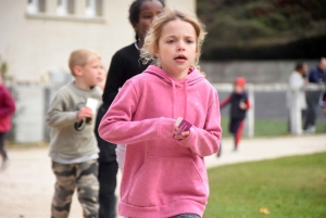 Yssingeaux : les 270 élèves de l&#039;école élémentaire publique à la course des droits de l&#039;enfant