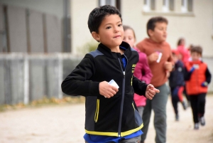 Yssingeaux : les 270 élèves de l&#039;école élémentaire publique à la course des droits de l&#039;enfant