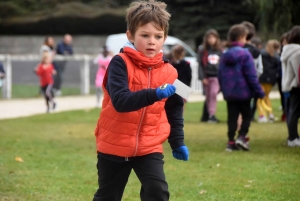 Yssingeaux : les 270 élèves de l&#039;école élémentaire publique à la course des droits de l&#039;enfant