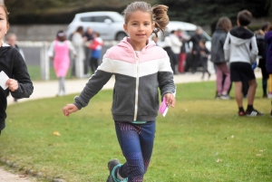 Yssingeaux : les 270 élèves de l&#039;école élémentaire publique à la course des droits de l&#039;enfant