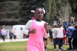 Yssingeaux : les 270 élèves de l&#039;école élémentaire publique à la course des droits de l&#039;enfant