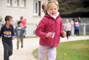 Yssingeaux : les 270 élèves de l&#039;école élémentaire publique à la course des droits de l&#039;enfant