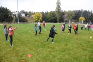 Yssingeaux : les 270 élèves de l&#039;école élémentaire publique à la course des droits de l&#039;enfant