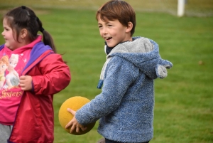 Yssingeaux : les 270 élèves de l&#039;école élémentaire publique à la course des droits de l&#039;enfant