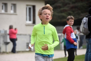 Yssingeaux : les 270 élèves de l&#039;école élémentaire publique à la course des droits de l&#039;enfant