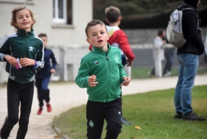 Yssingeaux : les 270 élèves de l&#039;école élémentaire publique à la course des droits de l&#039;enfant