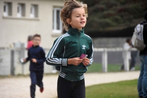 Yssingeaux : les 270 élèves de l&#039;école élémentaire publique à la course des droits de l&#039;enfant