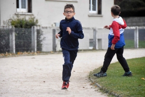 Yssingeaux : les 270 élèves de l&#039;école élémentaire publique à la course des droits de l&#039;enfant