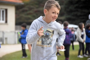 Yssingeaux : les 270 élèves de l&#039;école élémentaire publique à la course des droits de l&#039;enfant