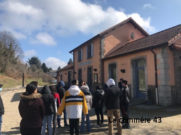 Devant la gare Le Chambon-Mazet|Devant le temple, haut lieu de résistance pacifique|Au Lieu de mémoire lors de l&#039;atelier|||