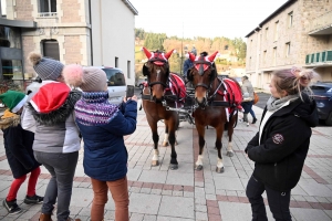 A Dunières, les commerçants ont offert des animations de Noël samedi