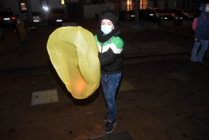 Des centaines de mini-montgolfières de Noël dans la nuit d&#039;Yssingeaux