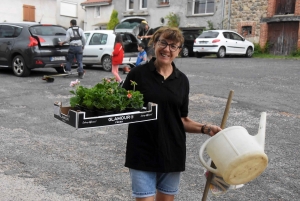 Bas-en-Basset : les riverains de &quot;Lamure&quot; entretiennent et embellissent leur village