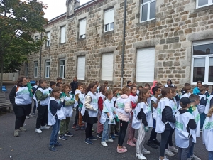 Sainte-Sigolène : écoliers et collégiens nettoient la nature