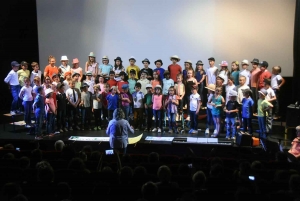 Les écoliers de Dunières, Riotord et Saint-Bonnet-le-Froid chantent la solidarité