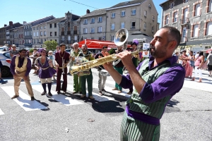 Yssingeaux : 180 exposants au vide-greniers en centre-ville et des animations folkloriques