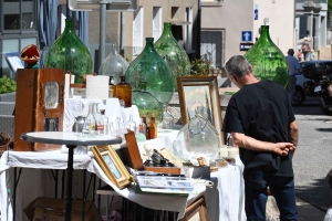 Yssingeaux : 180 exposants au vide-greniers en centre-ville et des animations folkloriques