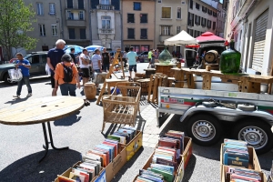 Yssingeaux : 180 exposants au vide-greniers en centre-ville et des animations folkloriques