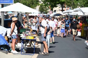 Yssingeaux : 180 exposants au vide-greniers en centre-ville et des animations folkloriques